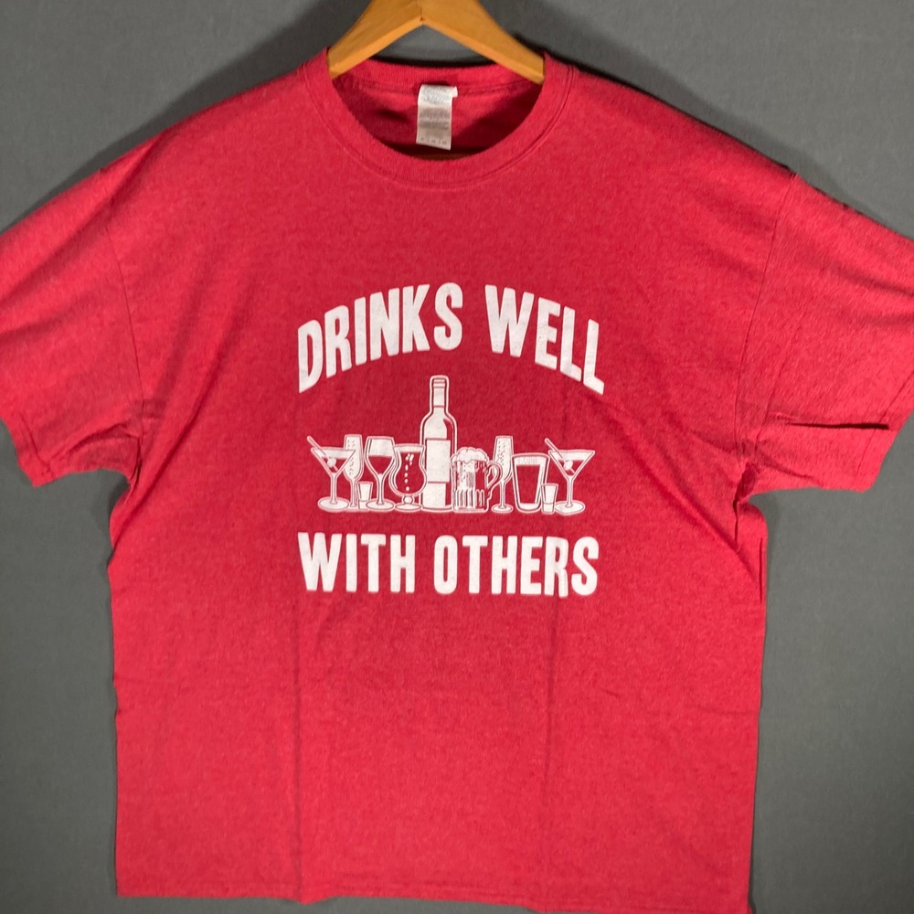 Funny Drinking T Shirt Mens XL Drinks Well With‎ Others Graphic Tee